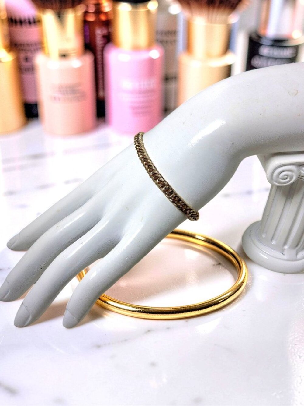 Vintage Textured Cuban Link Gold Tone Spring Ring Closure Bracelet.